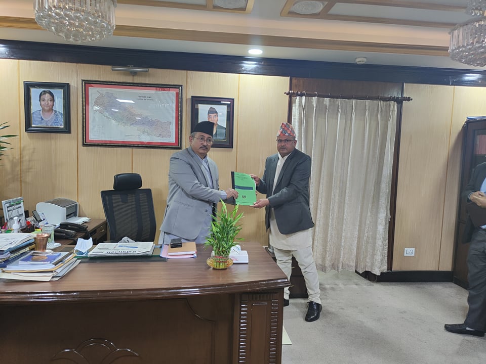 बिनाटिकट विमानमै यात्रु पुगेको बारे छानबिन प्रतिवेदन गृहमन्त्रीलाई बुझाइयो 